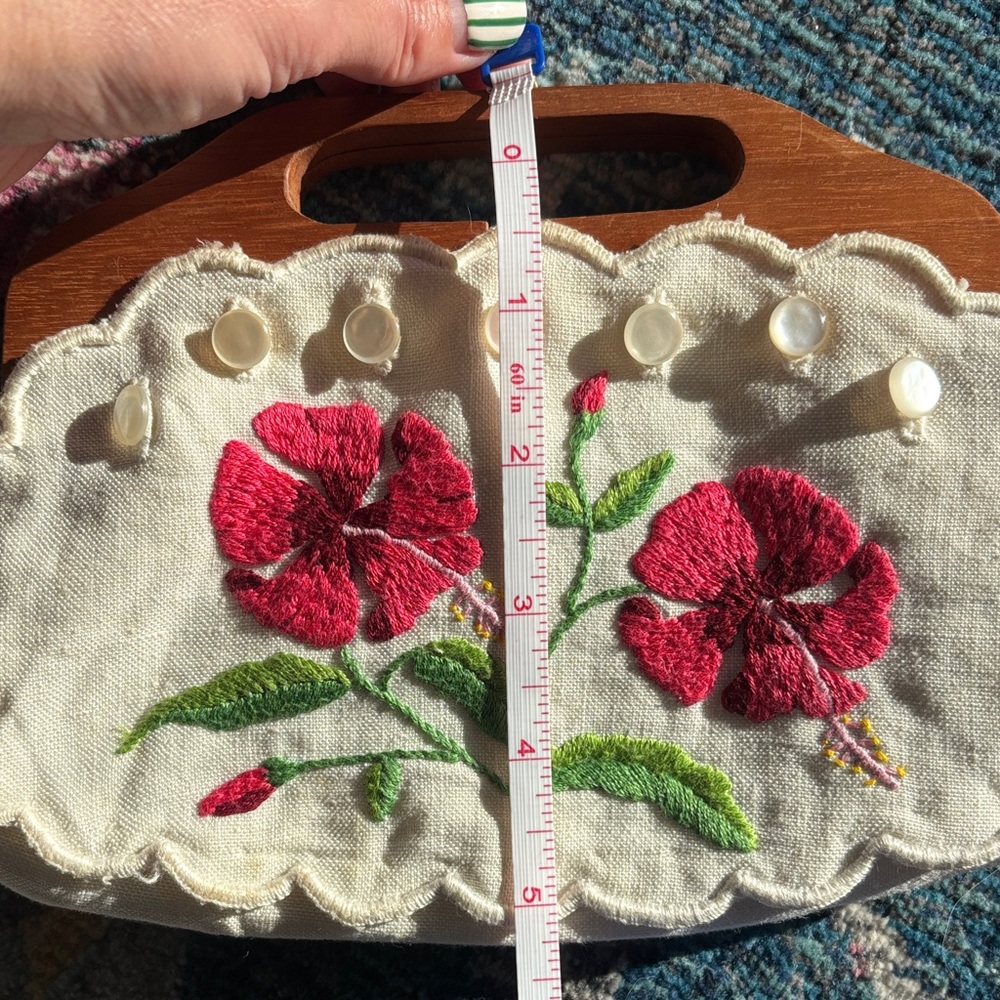 Vintage Hibiscus Embroidered Handbag with Wooden Handle - Picture 5 of 6